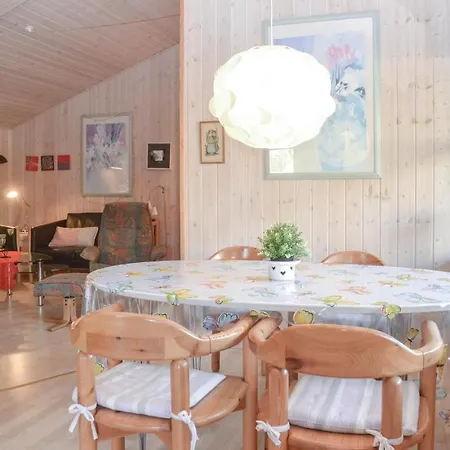 Three Bedroom Holiday In 度假居 *